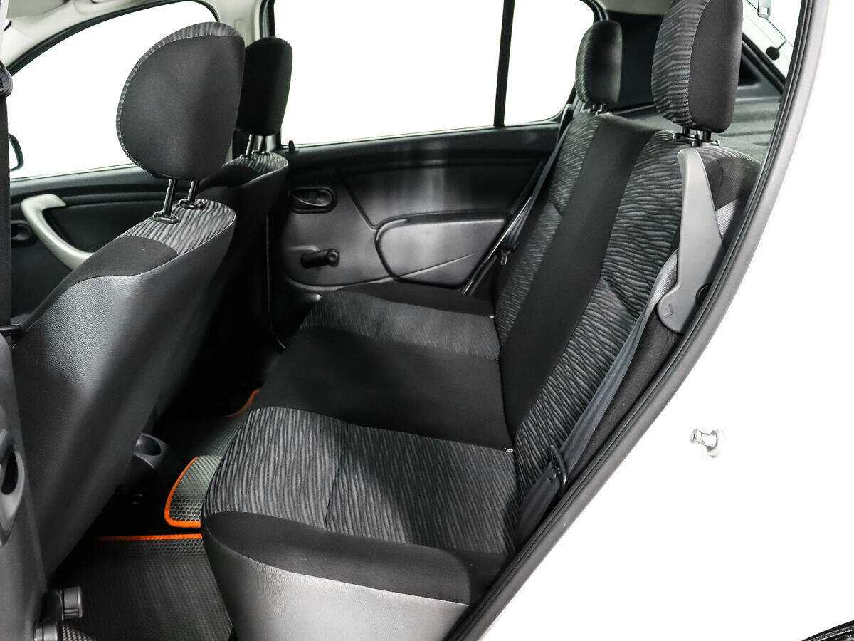 Renault Sandero с пробегом — 2014 год. Фото: #9