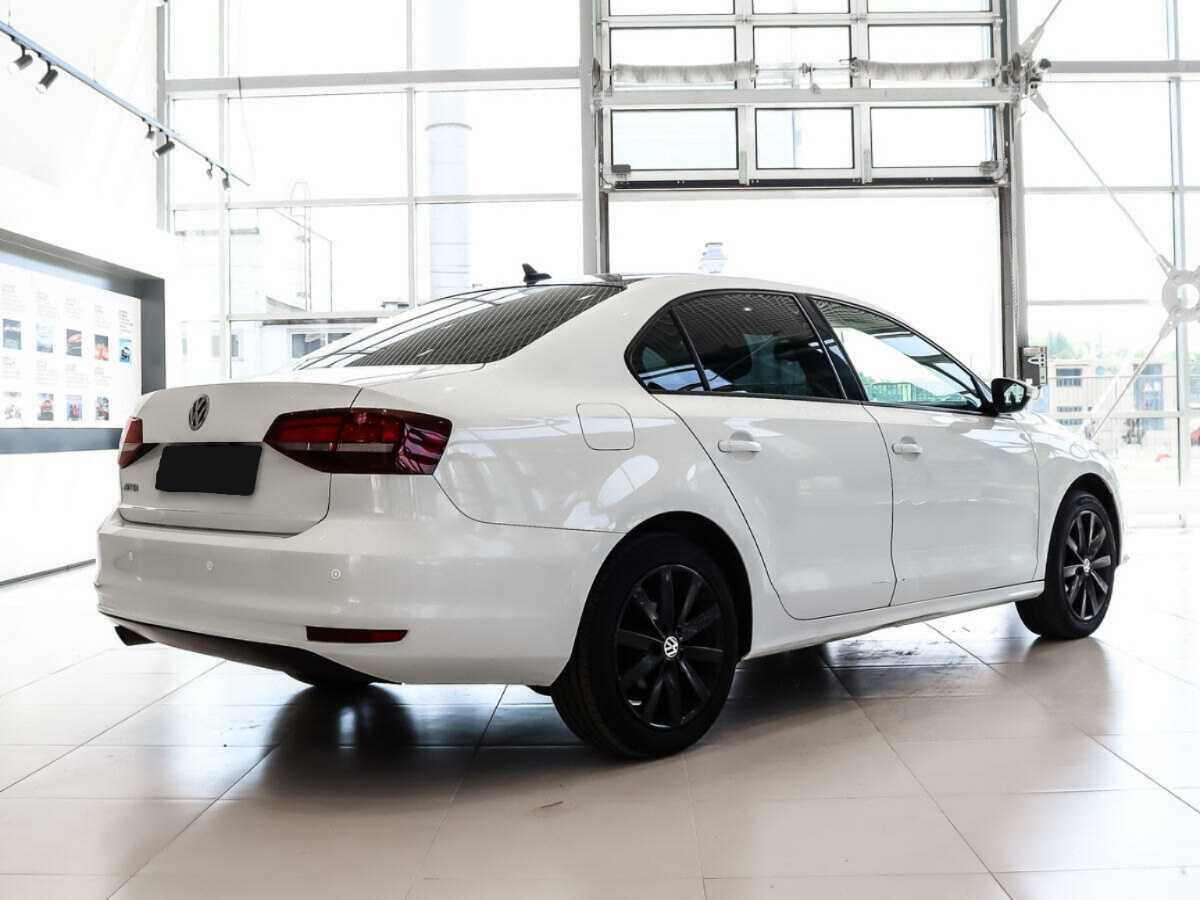 Volkswagen Jetta с пробегом — 2017 год. Фото: #4