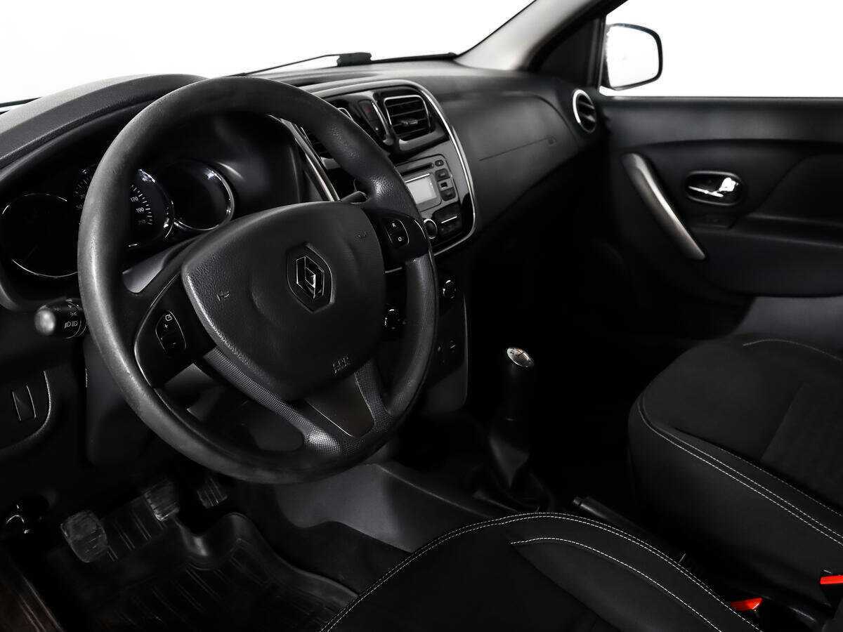 Renault Logan с пробегом — 2014 год. Фото: #8