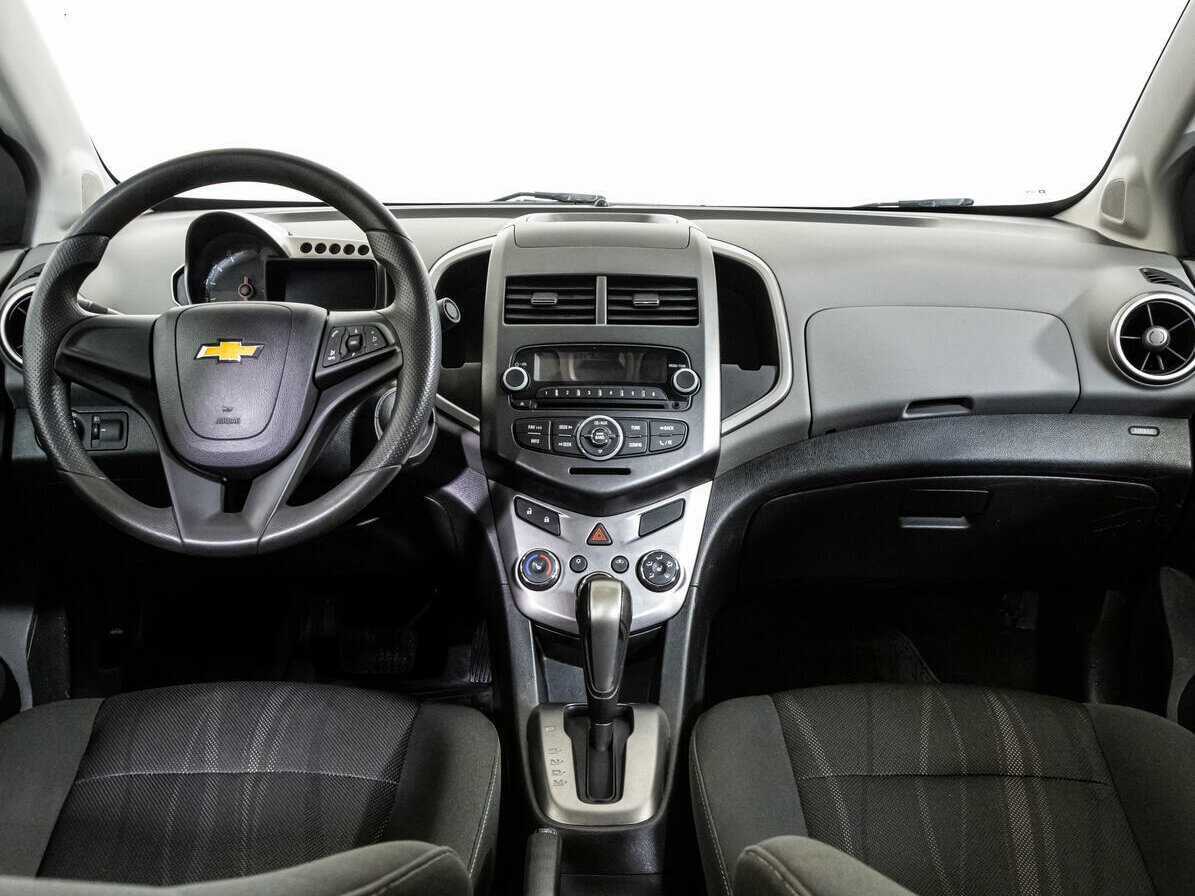Chevrolet Aveo с пробегом — 2015 год. Фото: #9