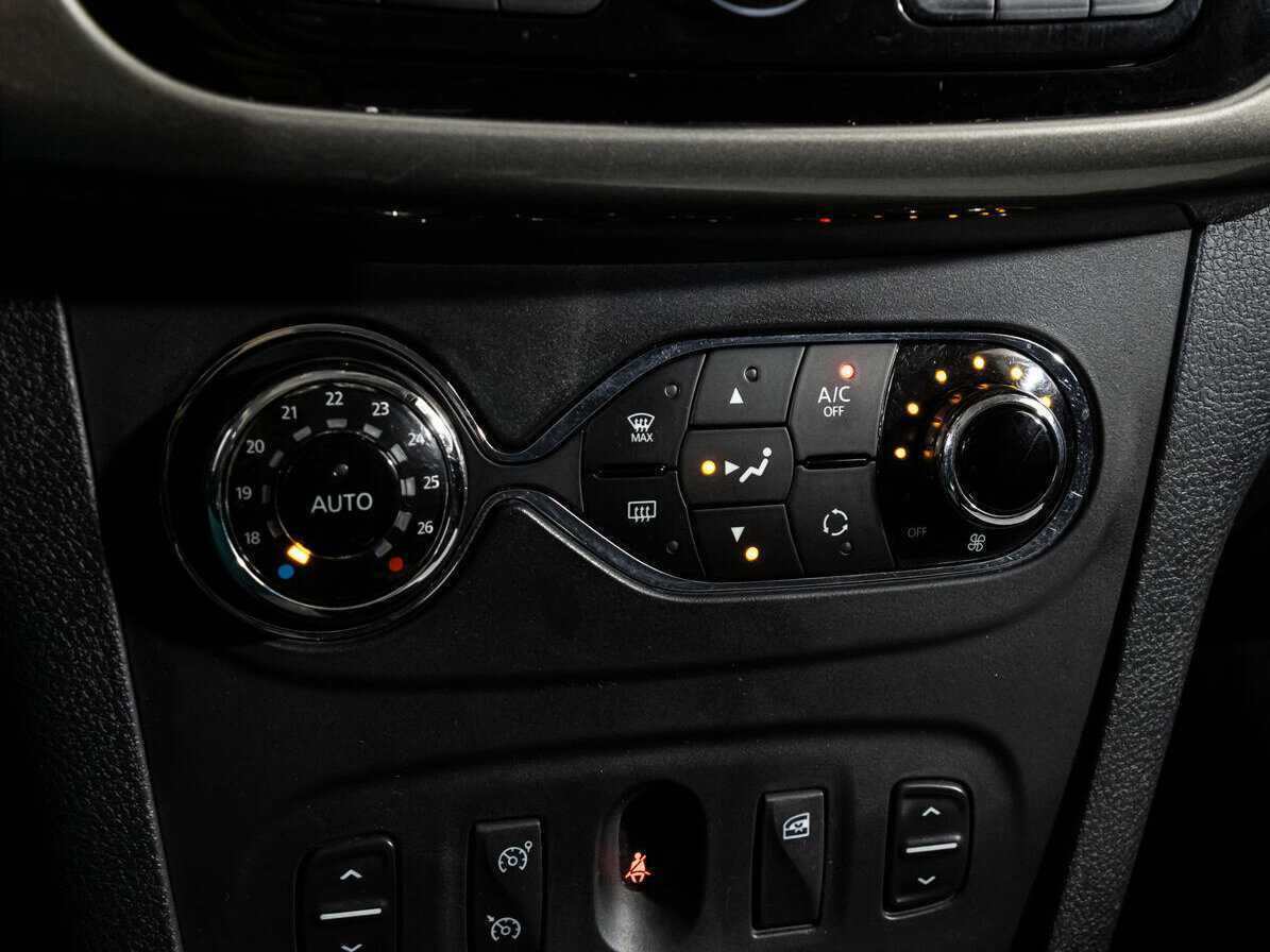 Renault Sandero с пробегом — 2017 год. Фото: #12