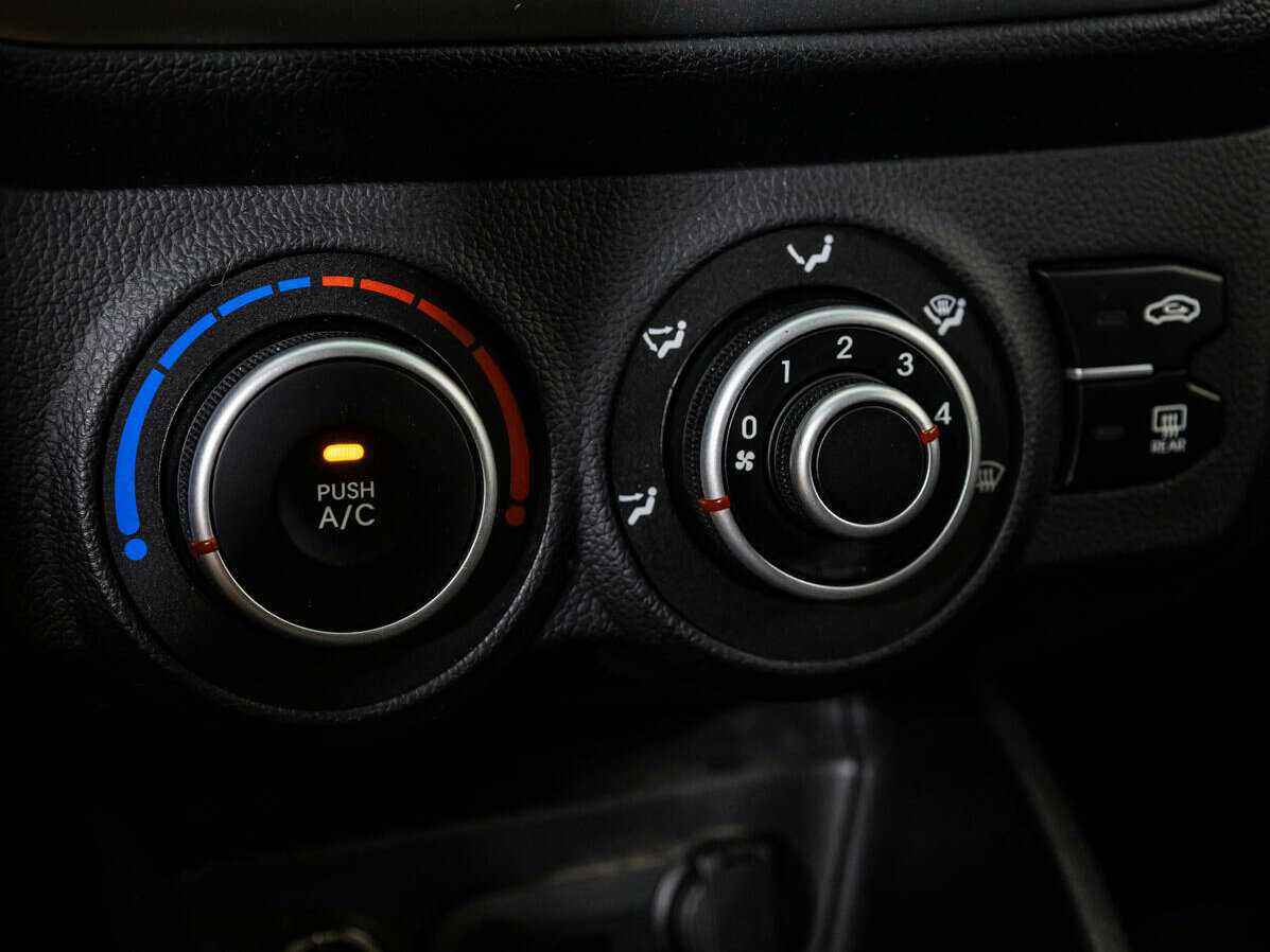 Kia Rio с пробегом — 2014 год. Фото: #13