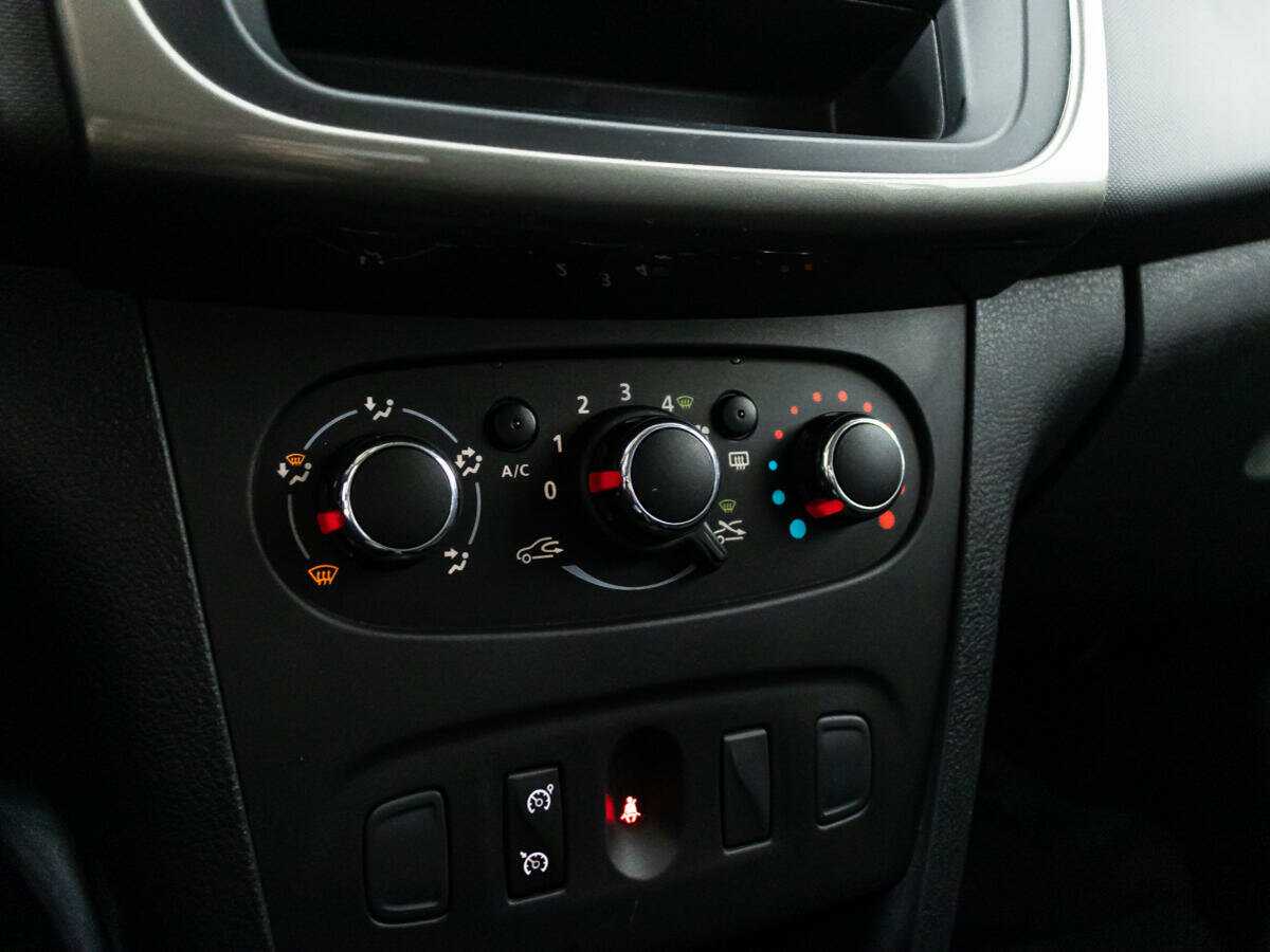 Renault Sandero с пробегом — 2018 год. Фото: #14