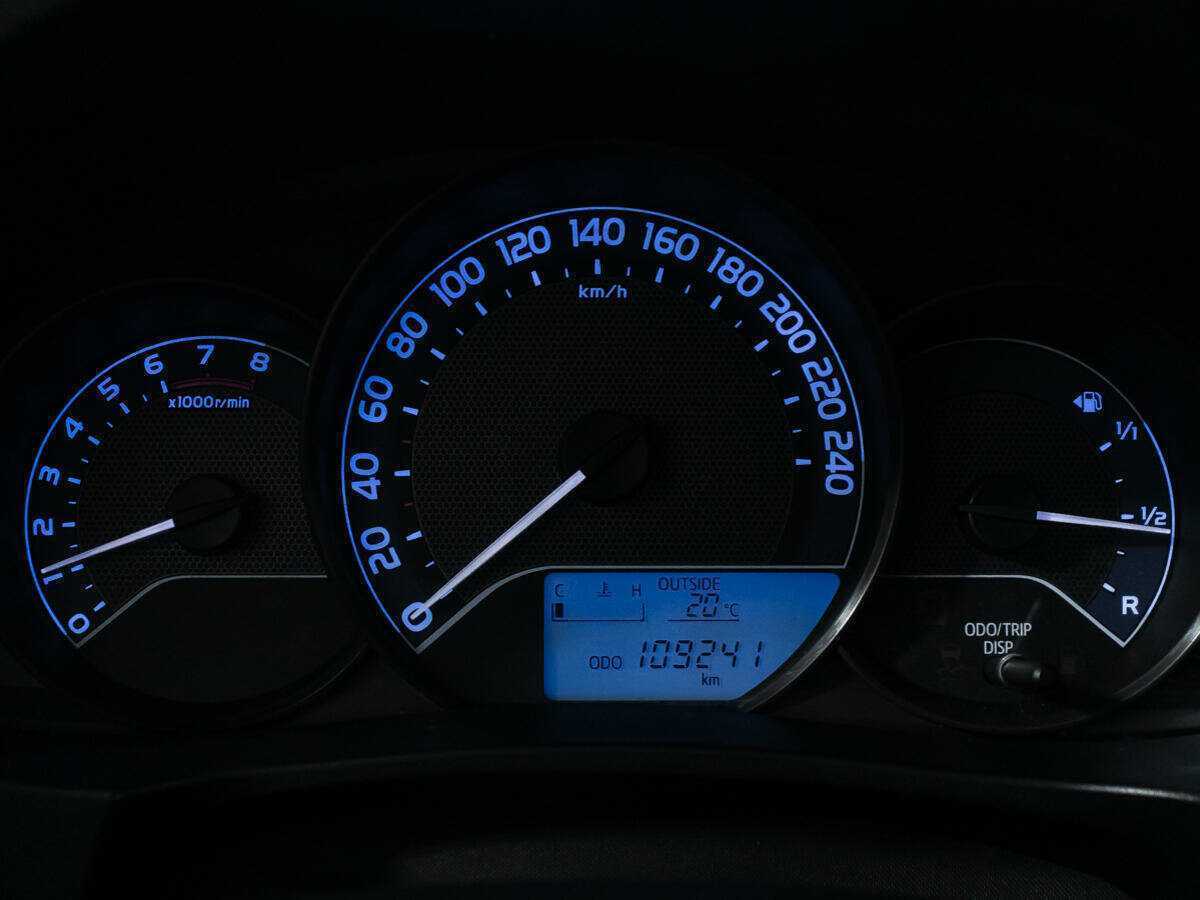 Toyota Corolla с пробегом — 2015 год. Фото: #11