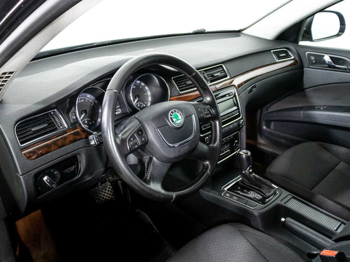 Skoda Superb с пробегом — 2012 год. Фото: #10
