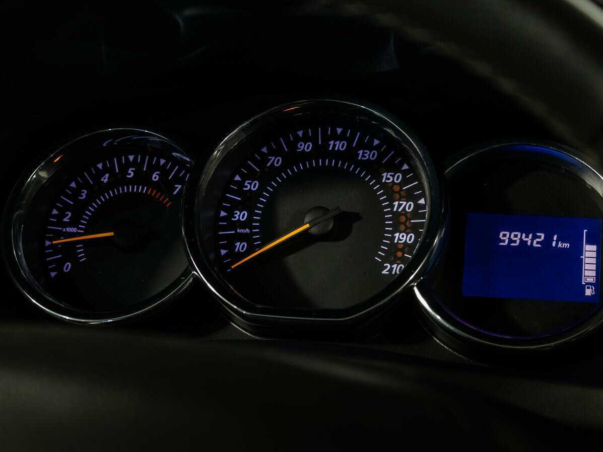 Renault Sandero с пробегом — 2017 год. Фото: #10