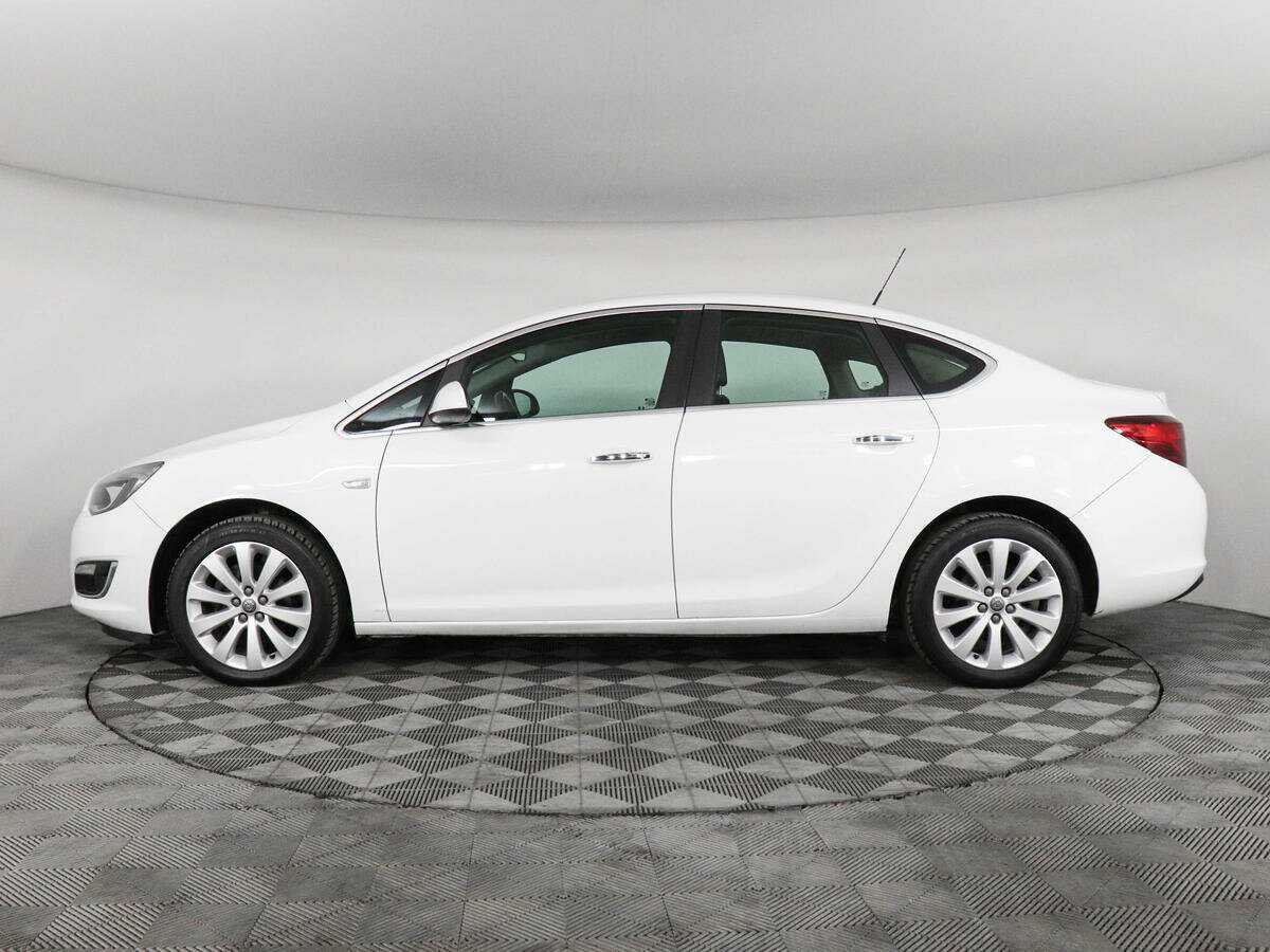 Opel Astra с пробегом — 2013 год. Фото: #7