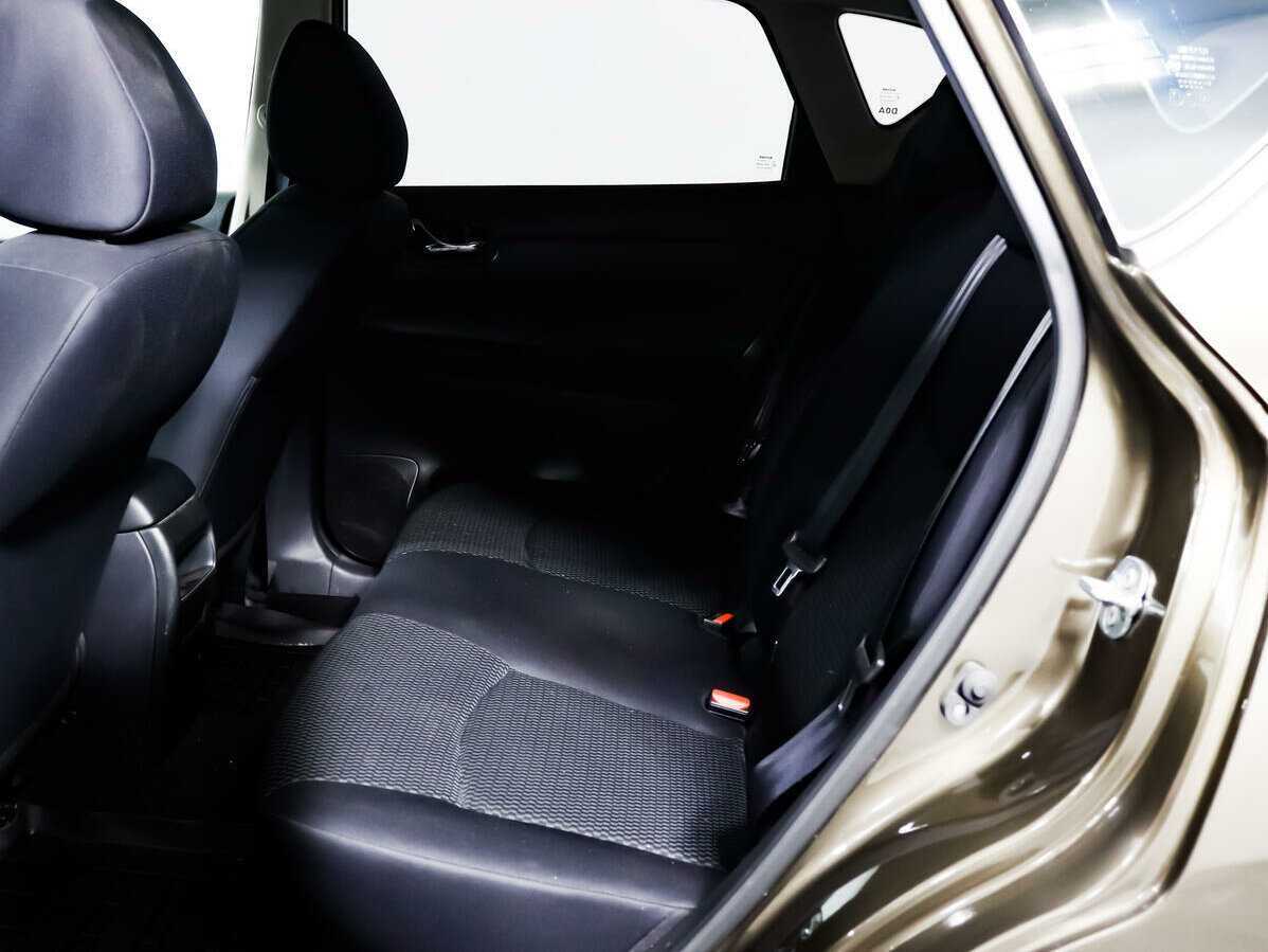 Nissan Tiida с пробегом — 2015 год. Фото: #9