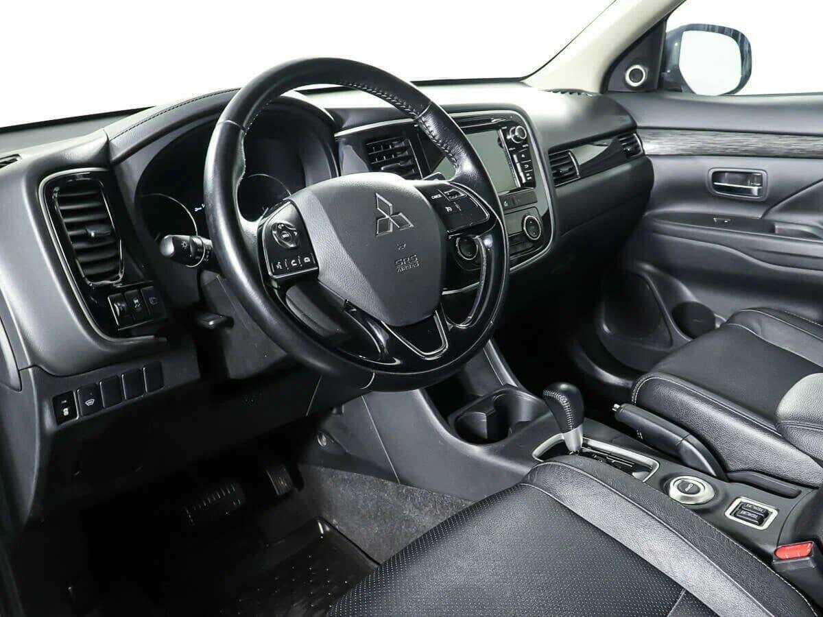 Mitsubishi Outlander с пробегом — 2016 год. Фото: #13