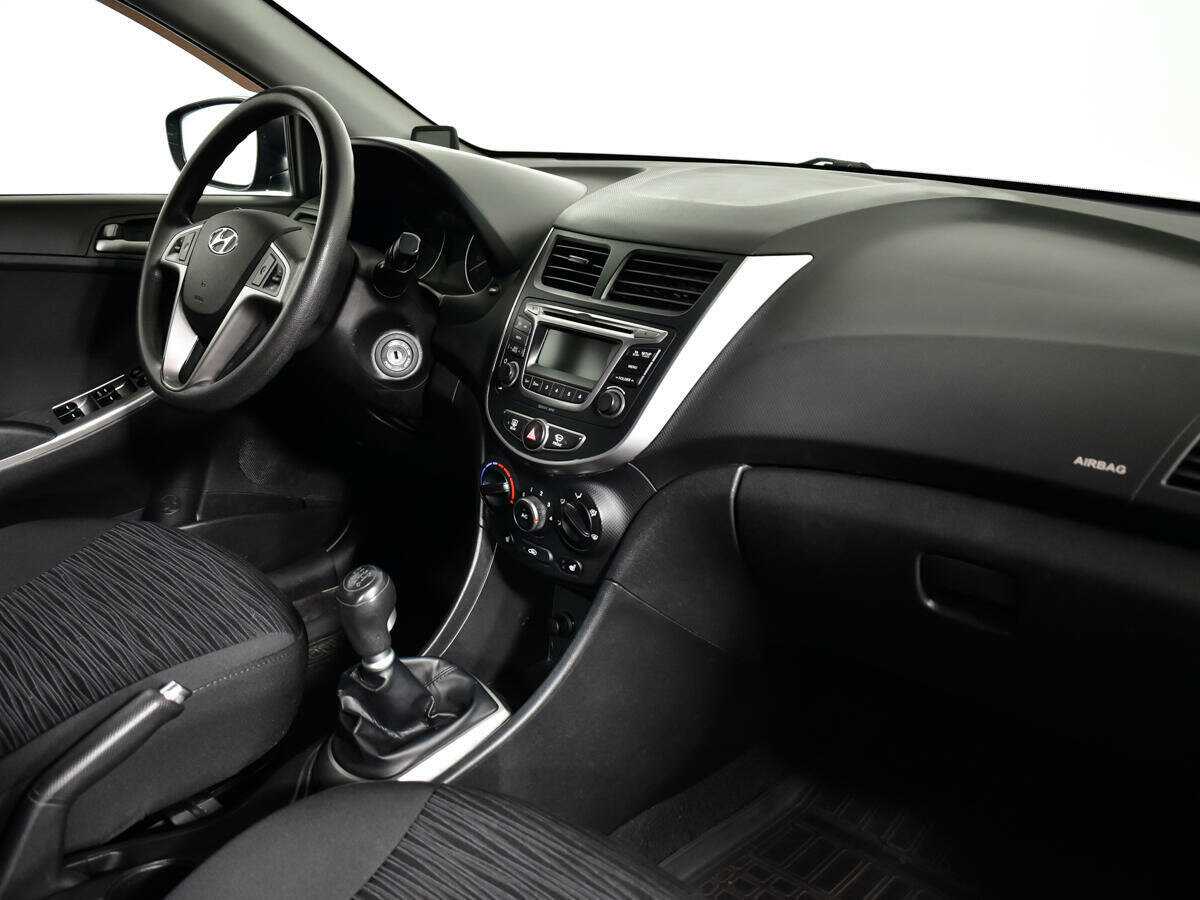 Hyundai Solaris с пробегом — 2015 год. Фото: #8