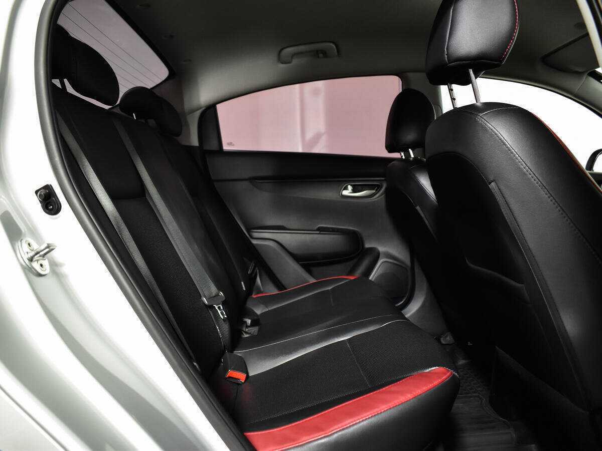 Kia Rio с пробегом — 2020 год. Фото: #9