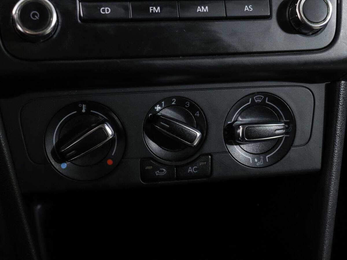 Volkswagen Polo с пробегом — 2012 год. Фото: #15