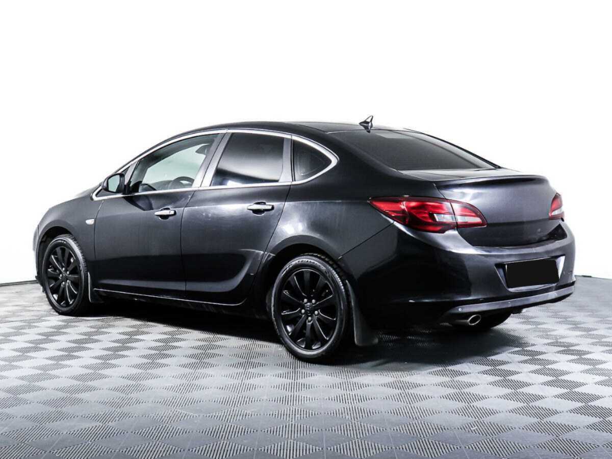 Opel Astra с пробегом — 2013 год. Фото: #5