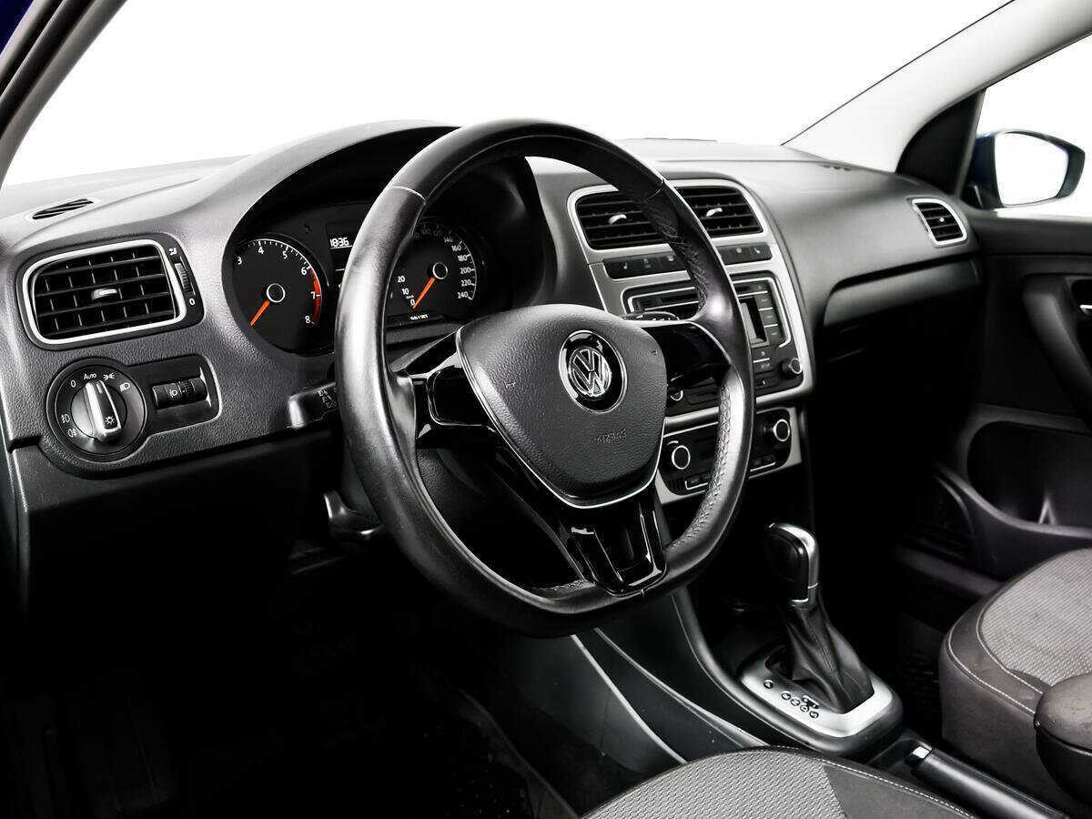 Volkswagen Polo с пробегом — 2017 год. Фото: #12