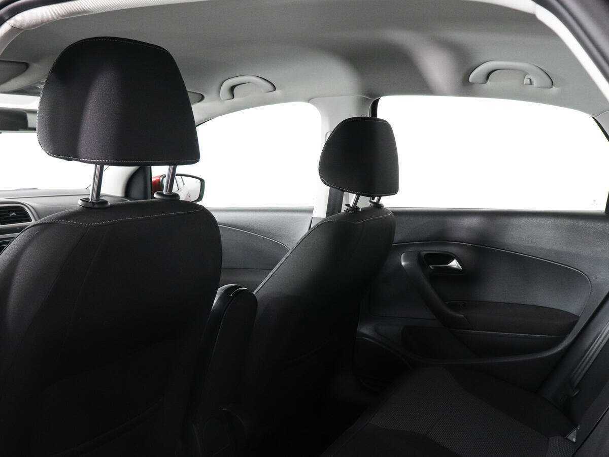 Volkswagen Polo с пробегом — 2015 год. Фото: #7