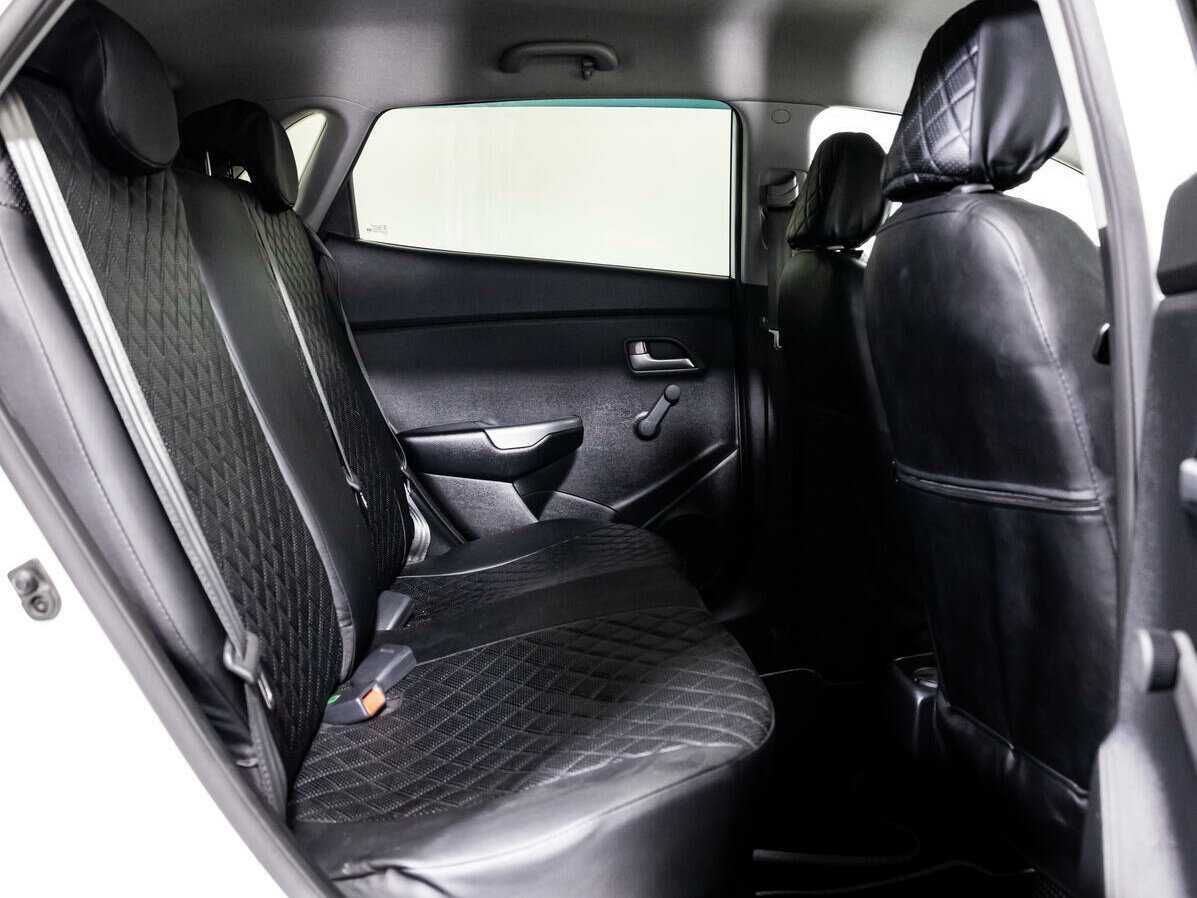 Kia Rio с пробегом — 2017 год. Фото: #13