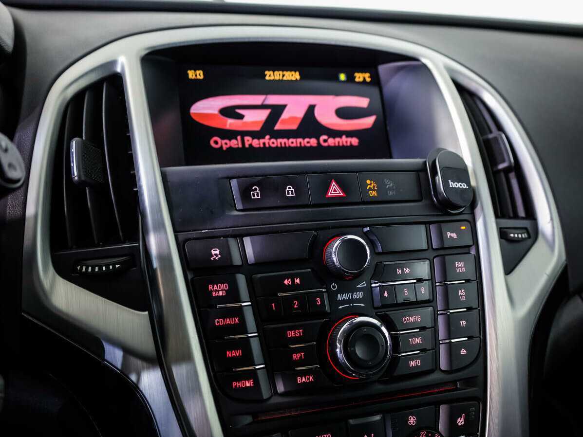 Opel Astra с пробегом — 2012 год. Фото: #12