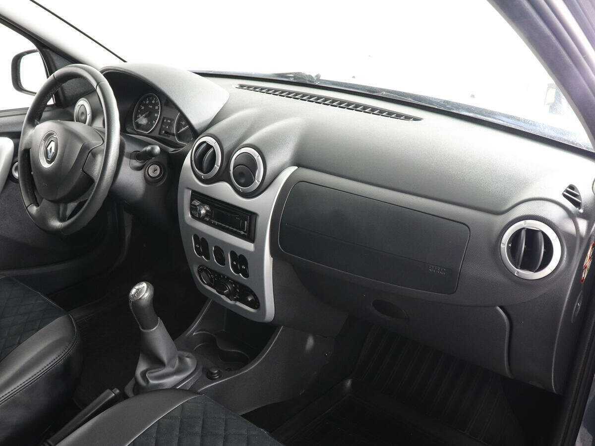 Renault Sandero с пробегом — 2013 год. Фото: #4