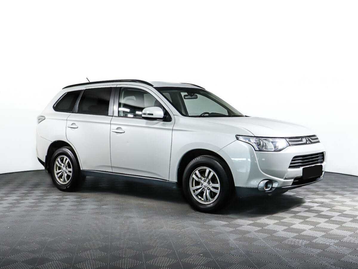 Mitsubishi Outlander с пробегом — 2013 год. Фото: #1