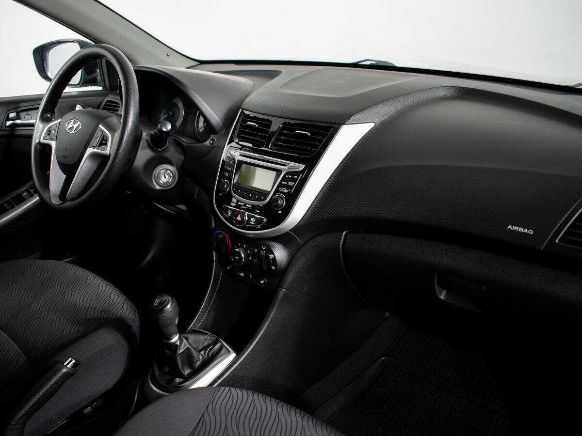 Hyundai Solaris с пробегом — 2012 год. Фото: #8