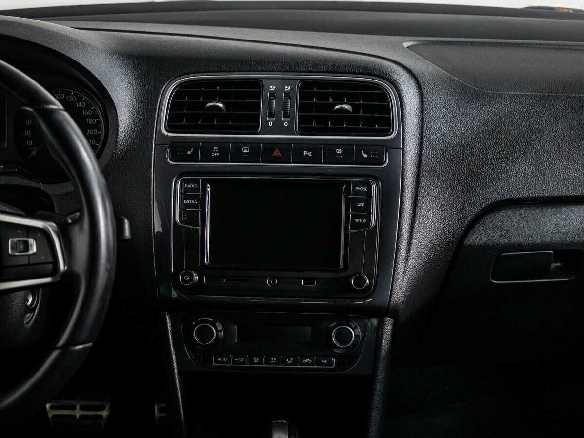 Volkswagen Polo с пробегом — 2018 год. Фото: #13