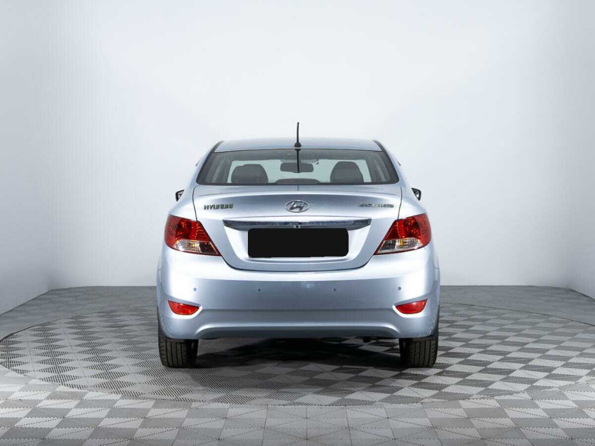 Hyundai Solaris с пробегом — 2012 год. Фото: #5