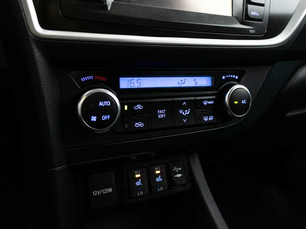 Toyota Auris с пробегом — 2013 год. Фото: #15