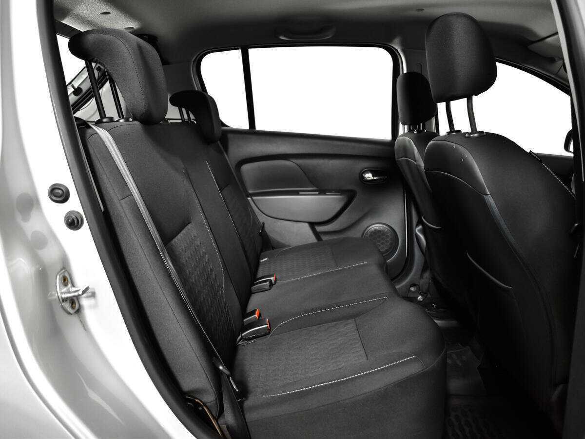 Renault Sandero с пробегом — 2015 год. Фото: #9