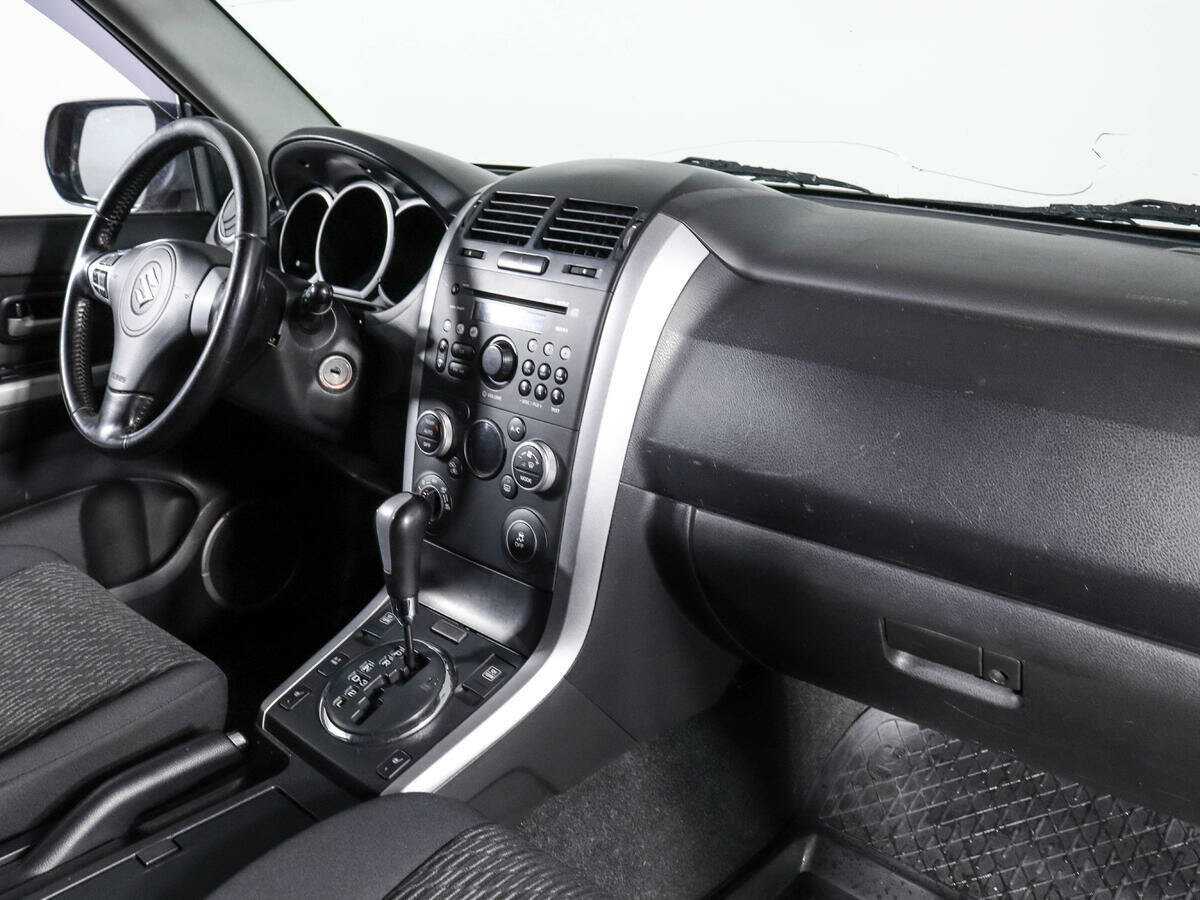 Suzuki Grand Vitara с пробегом — 2012 год. Фото: #8