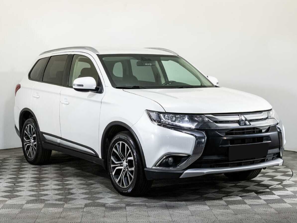 Mitsubishi Outlander с пробегом — 2017 год. Фото: #2