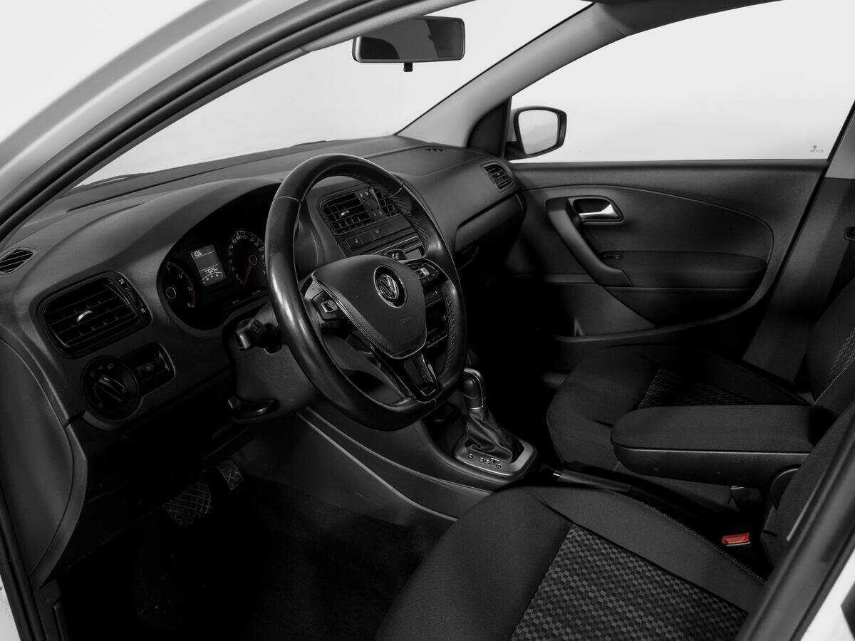 Volkswagen Polo с пробегом — 2017 год. Фото: #14