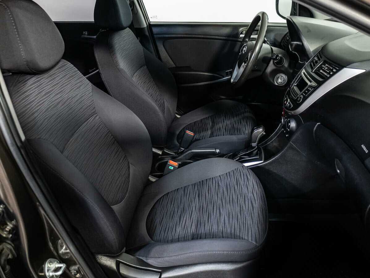 Hyundai Solaris с пробегом — 2014 год. Фото: #8