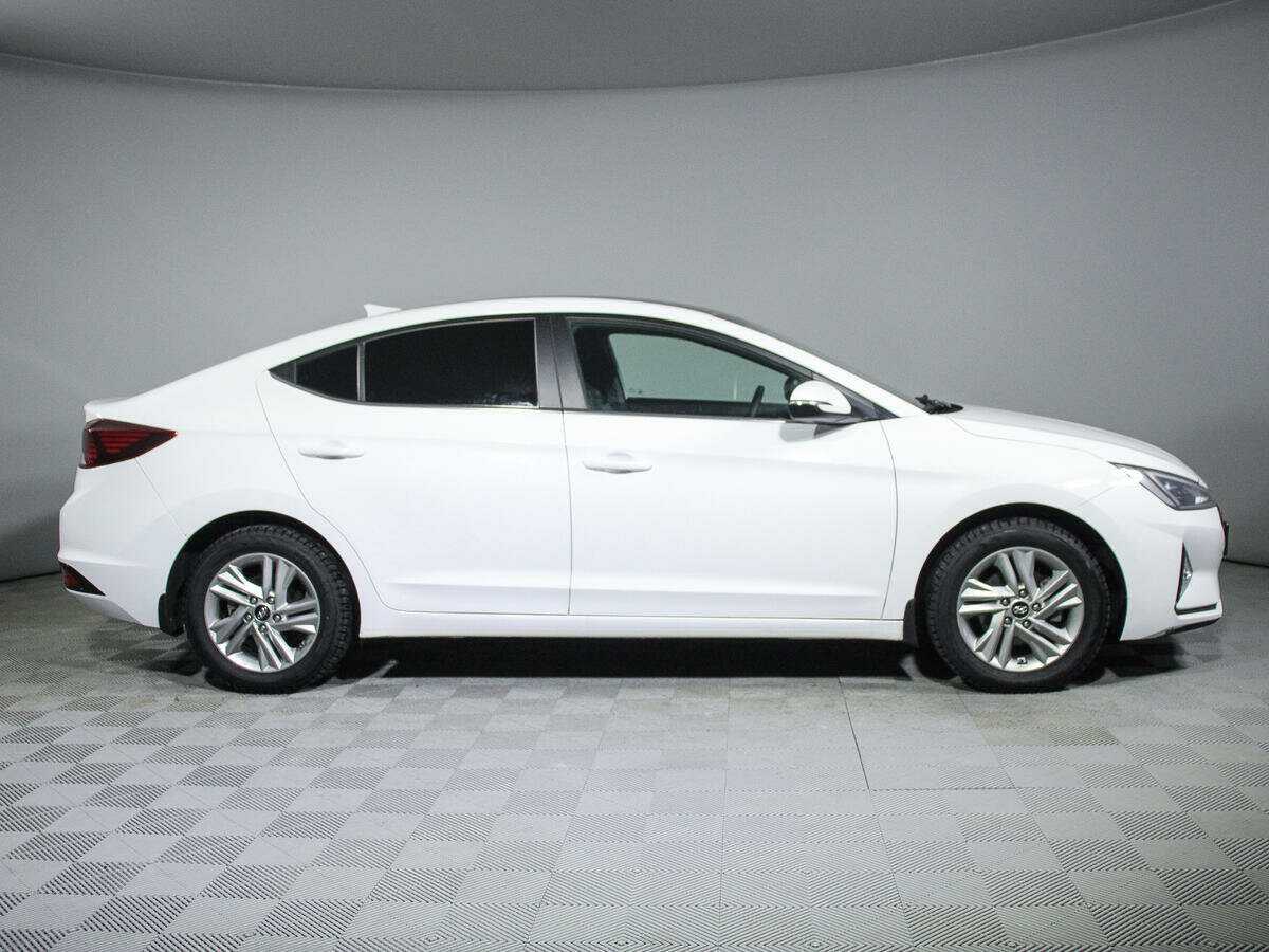 Hyundai Elantra с пробегом — 2020 год. Фото: #1