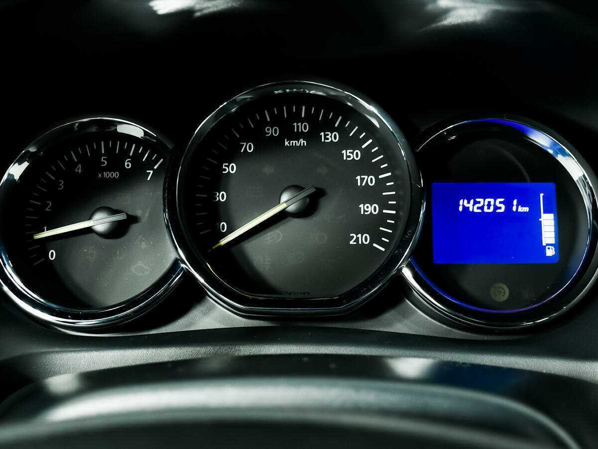 Renault Logan с пробегом — 2014 год. Фото: #9