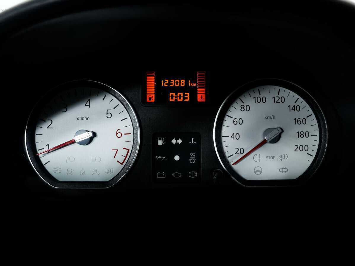 Renault Logan с пробегом — 2012 год. Фото: #9