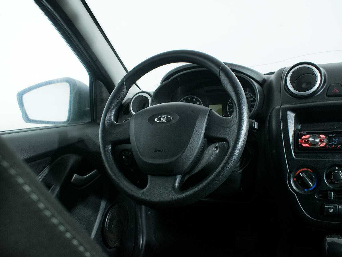 Lada (ВАЗ) Granta с пробегом — 2015 год. Фото: #13