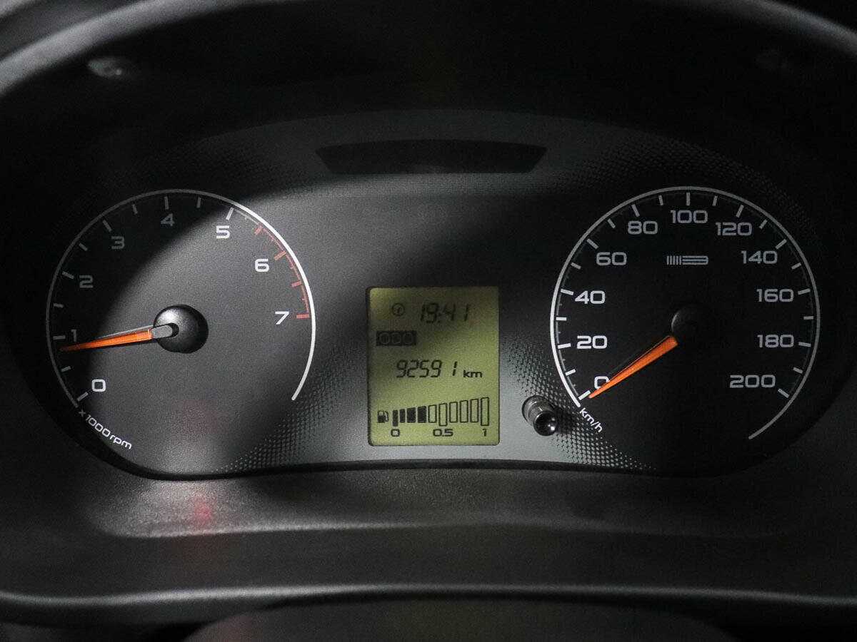 Lada (ВАЗ) Granta с пробегом — 2015 год. Фото: #11