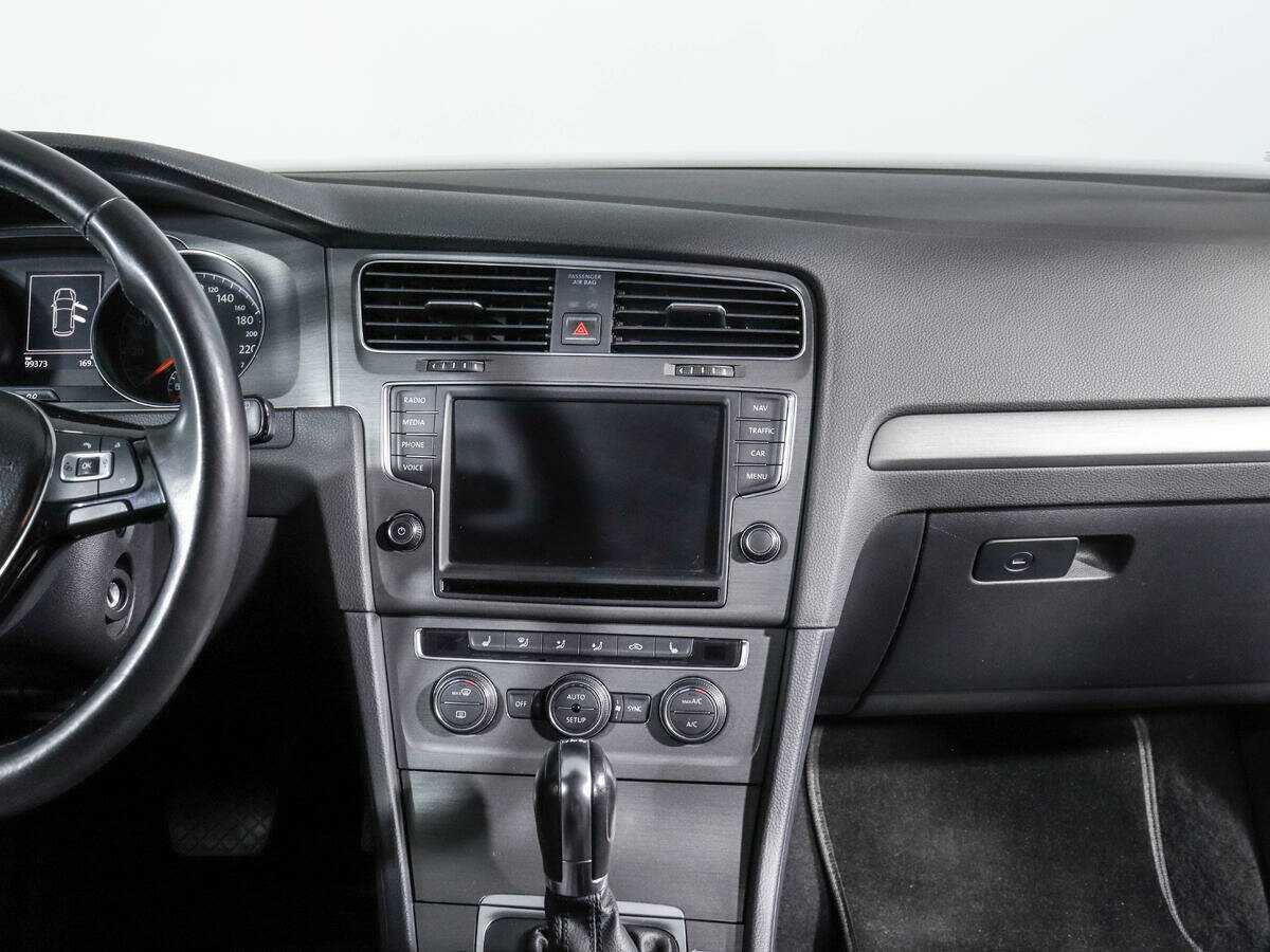 Volkswagen Golf с пробегом — 2013 год. Фото: #10