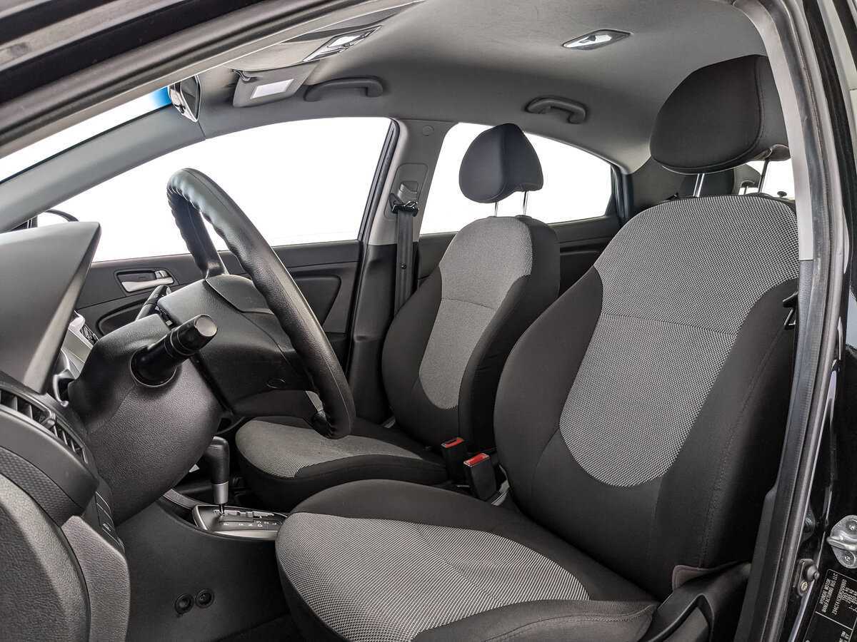 Hyundai Solaris с пробегом — 2013 год. Фото: #15