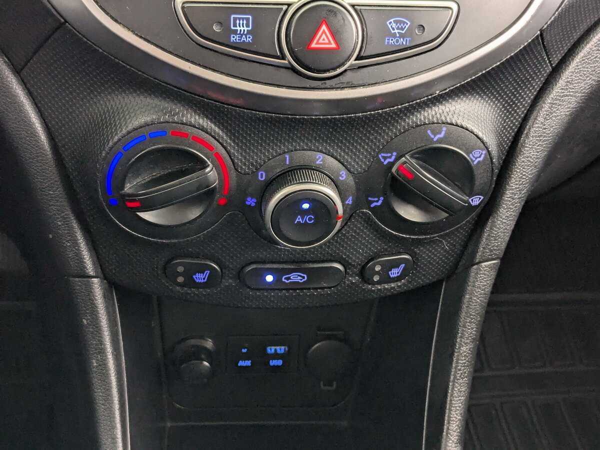 Hyundai Solaris с пробегом — 2015 год. Фото: #22