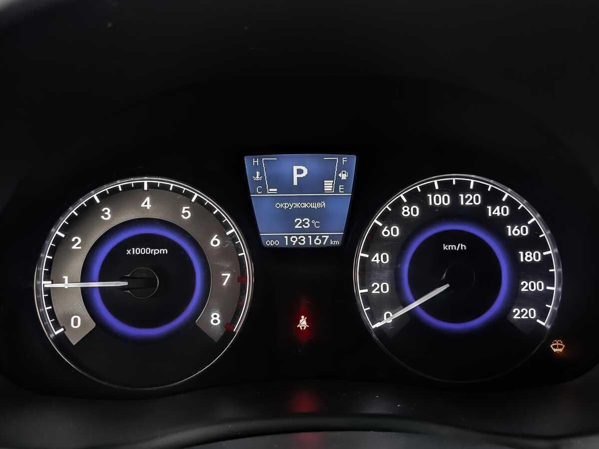 Hyundai Solaris с пробегом — 2012 год. Фото: #11