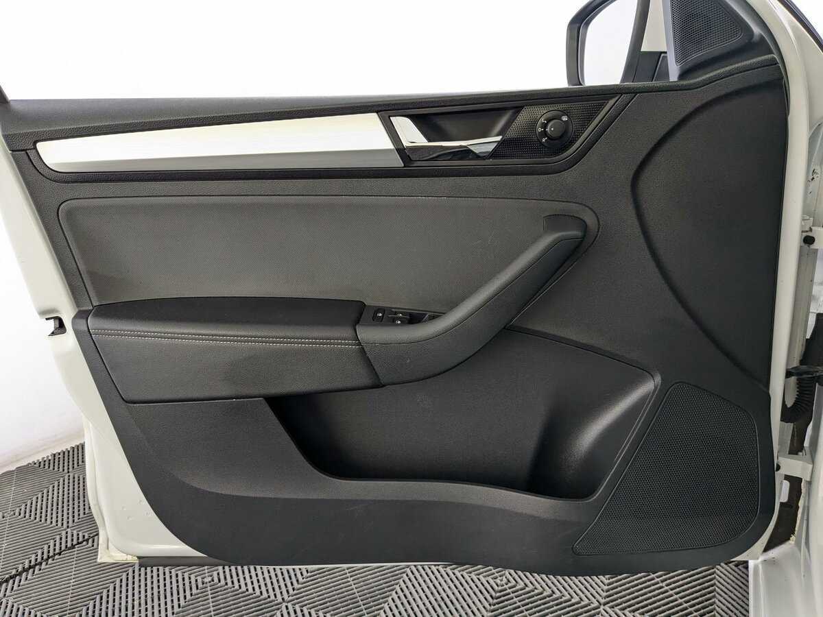Skoda Rapid с пробегом — 2019 год. Фото: #11