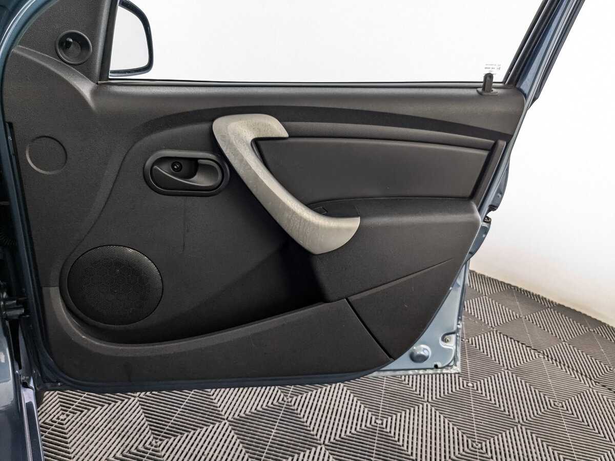 Renault Sandero с пробегом — 2012 год. Фото: #20