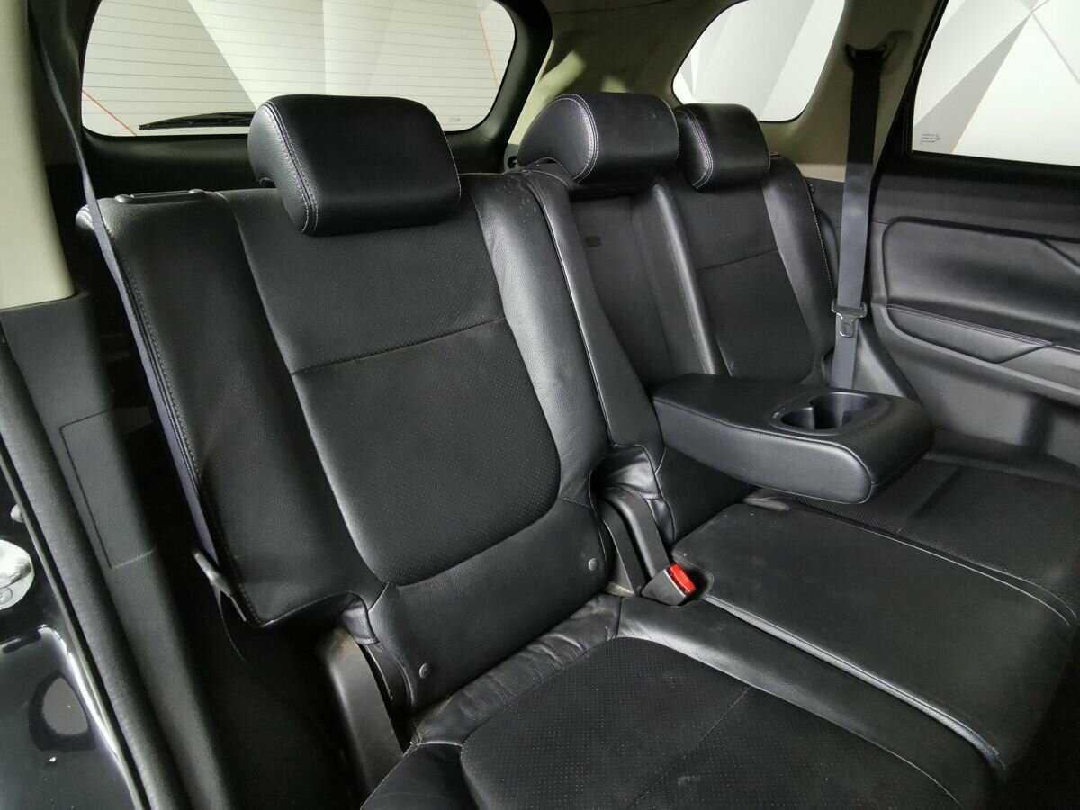 Mitsubishi Outlander с пробегом — 2014 год. Фото: #11