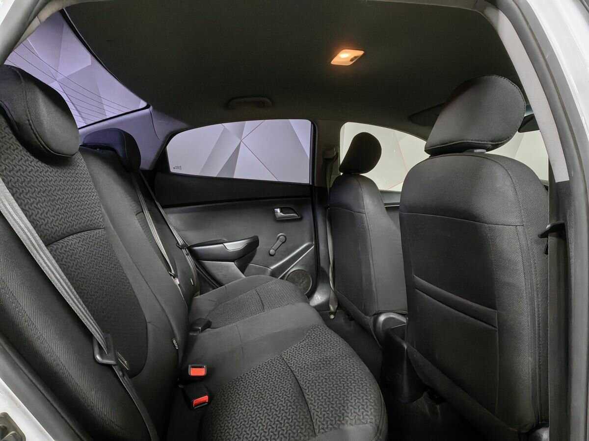 Kia Rio с пробегом — 2015 год. Фото: #9