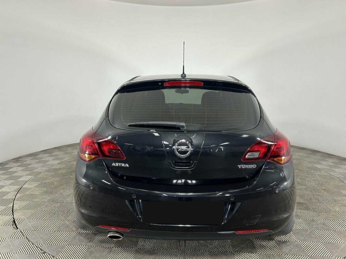 Opel Astra с пробегом — 2012 год. Фото: #2