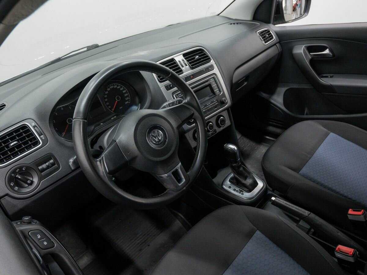 Volkswagen Polo с пробегом — 2013 год. Фото: #10