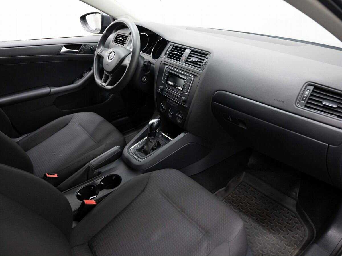 Volkswagen Jetta с пробегом — 2015 год. Фото: #9