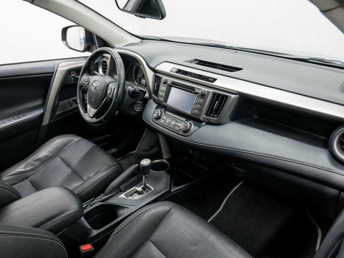 Toyota RAV4 с пробегом — 2014 год. Фото: #6