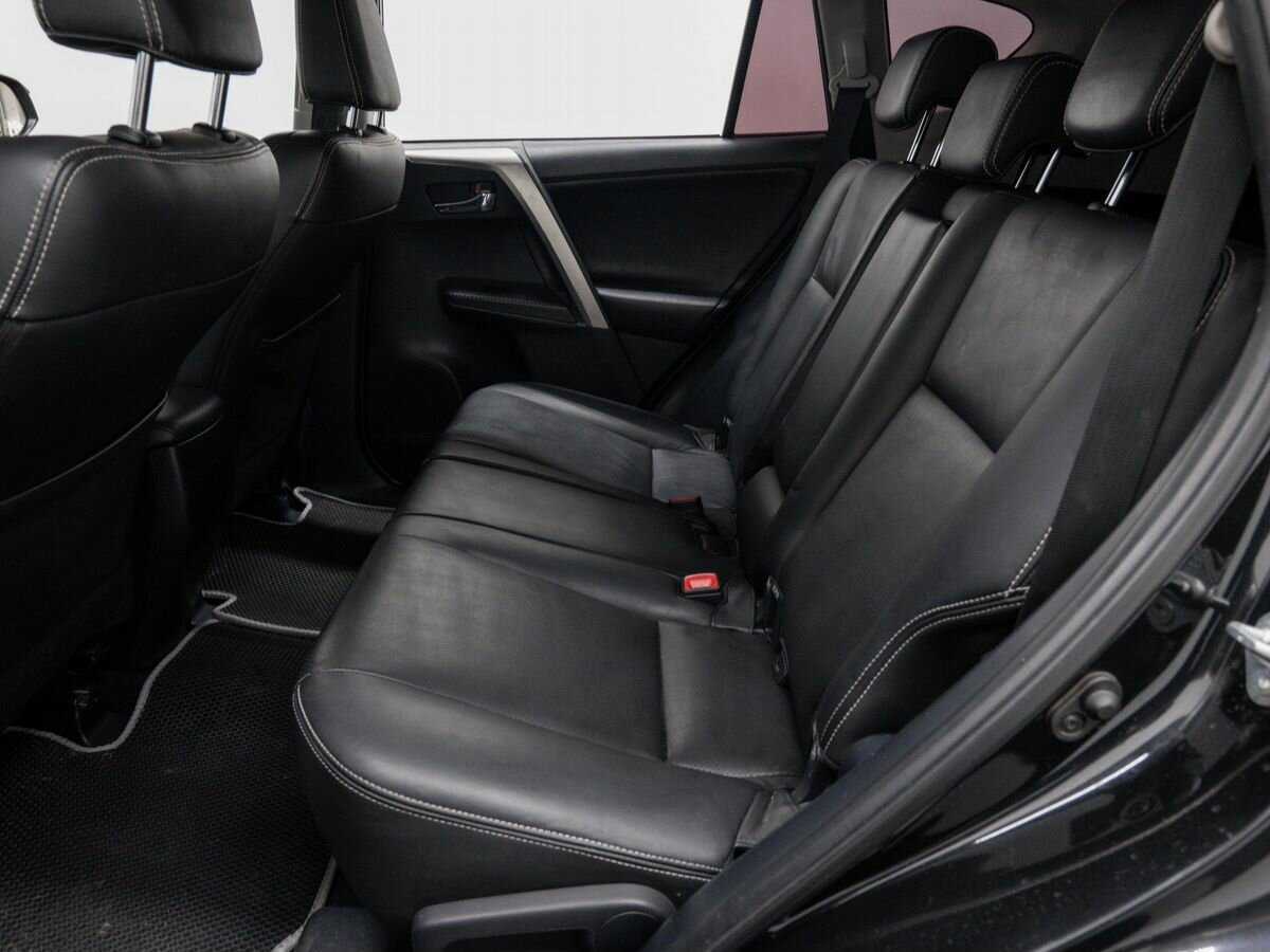 Toyota RAV4 с пробегом — 2014 год. Фото: #11